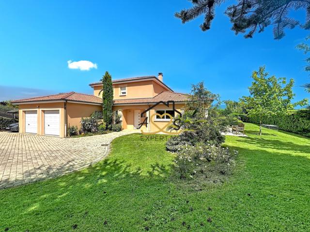 Maison familiale avec piscine et parc arboré Peschadoires