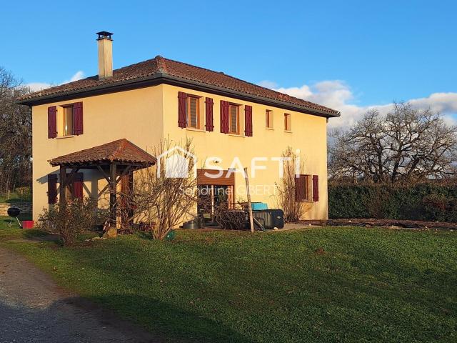 Maison familiale avec piscine et potentiel constructible 146m² Saint Aubin De Nabirat