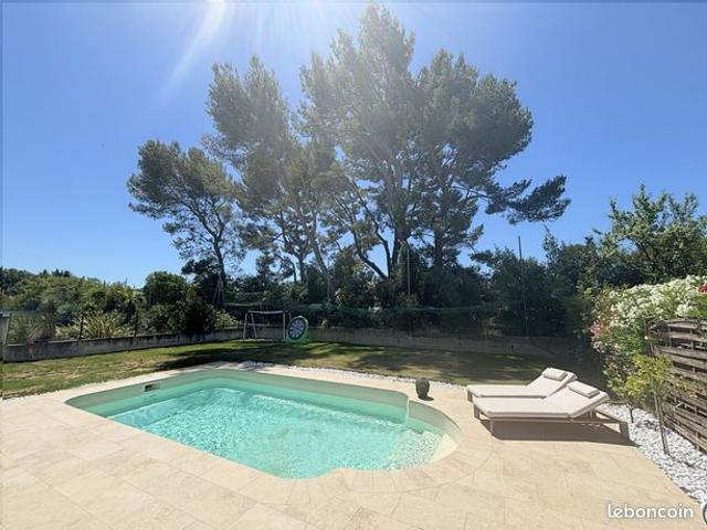 Maison familiale avec piscine — Les Accates, Marseille