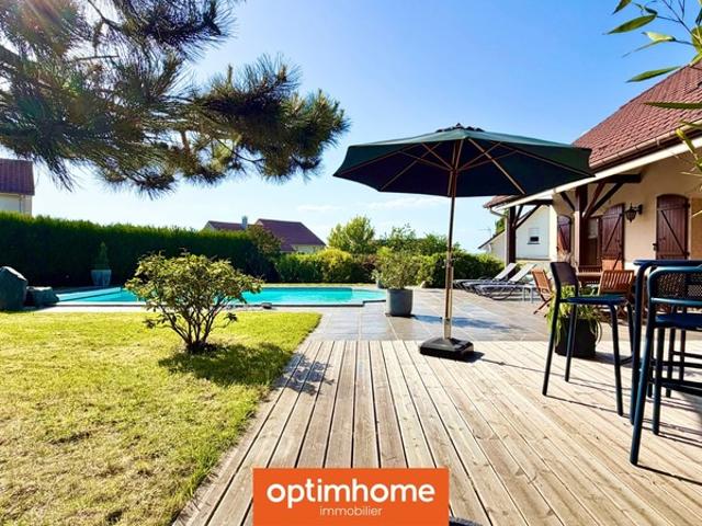 Maison familiale avec piscine, suite parentale de plain pied, double garage et espace bien être – Les Forges
