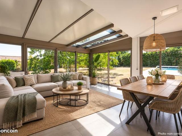 Maison familiale avec piscine sur 2 350 m² de terrain – Un bien aux multiples possibilités