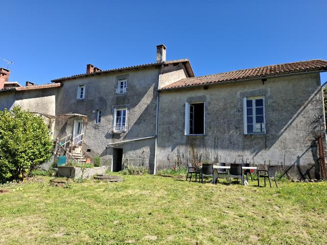MAISON FAMILIALE AVEC TERRAIN