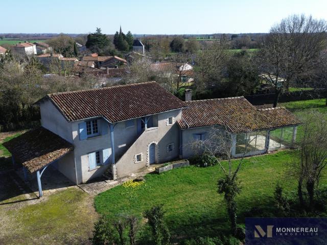 MAISON FAMILIALE AVEC TERRAIN ET DEPENDANCES