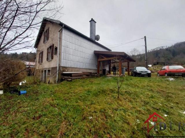 Maison familiale avec terrain et ruisseau à Corravillers