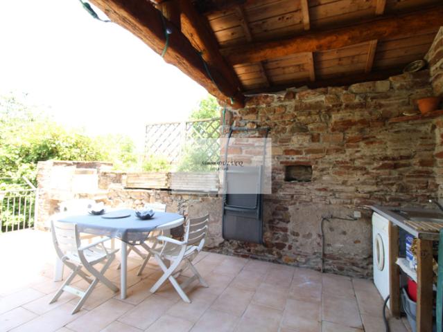 Maison familiale avec terrasse, caves et jardinet