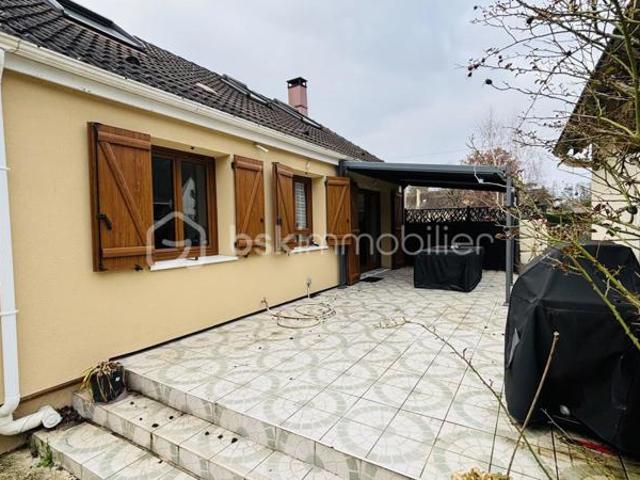 ? Maison familiale avec terrasse, dépendances et grand terrain arboré – Nemours