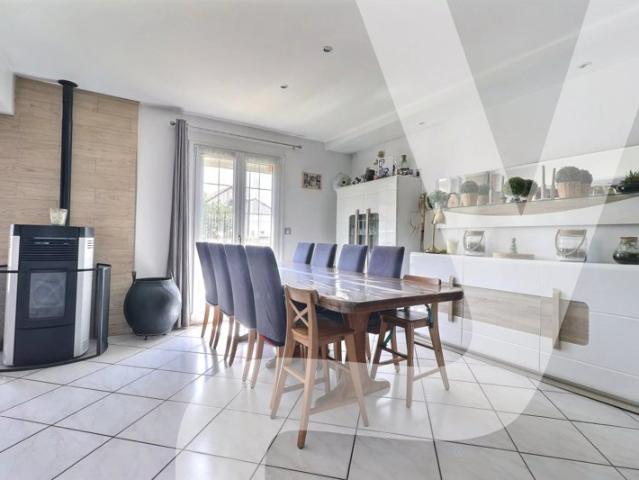 Maison familiale avec terrasse et jardin