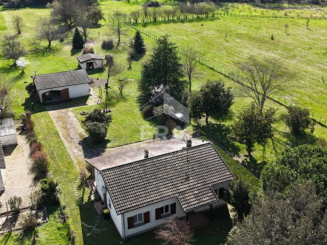 Maison familiale avec une dépendance aux multiples possibilités