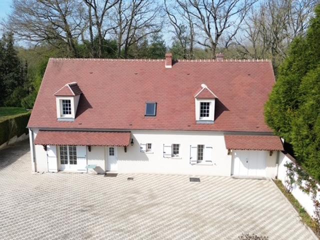 Maison familiale avec véranda cadre verdoyant Senlis 15 min