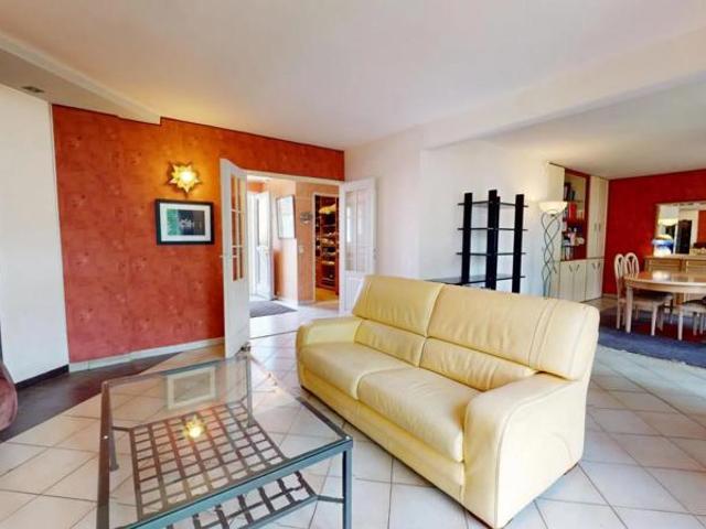 Maison familiale avec véranda et sous sol total à Sivry Courtry 77115