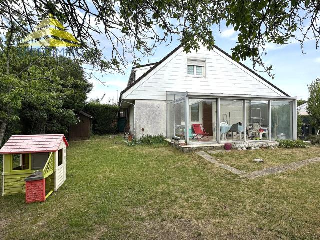 Maison familiale avec véranda, jardin et garage