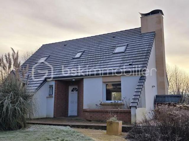 Maison familiale Avec véranda, jardin, sous sol complet & double garage