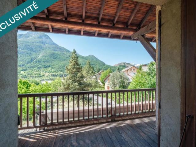 Maison familiale avec vue panoramique et jardin