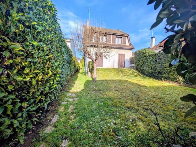 Maison familiale à Ormesson avec jardin et fort potentiel