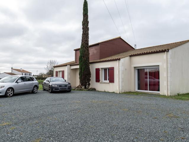 Une maison familiale lumineuse et moderne à Luçon, entre con