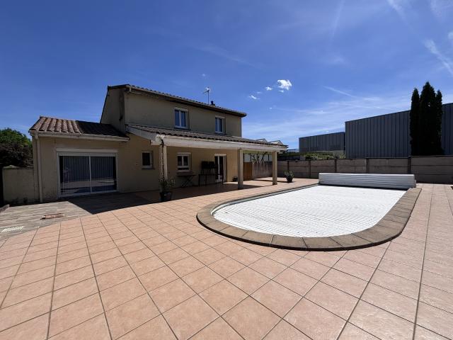 MAISON FAMILIALE À MÉRIGNAC proximité avenue du CHUT AVEC PISCINE