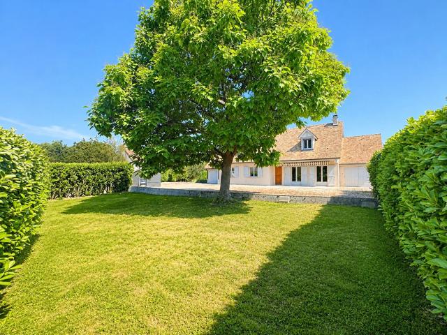 Maison familiale à Saint Loup Geanges 4 chambres terrain. 159m² Beaune