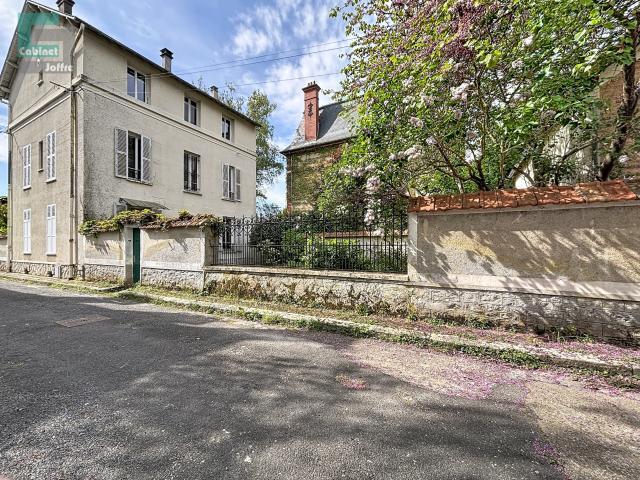 Maison familiale à rénover, Triangle d'or, entre gare et centre ville de Fontainebleau