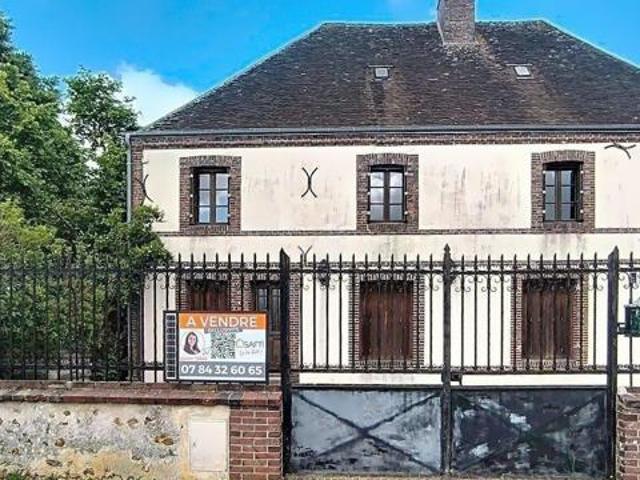 Maison familiale à rénover avec atelier