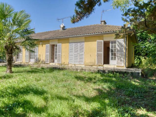 Maison familiale à rénover entièrement avec grand jardin – Amuré