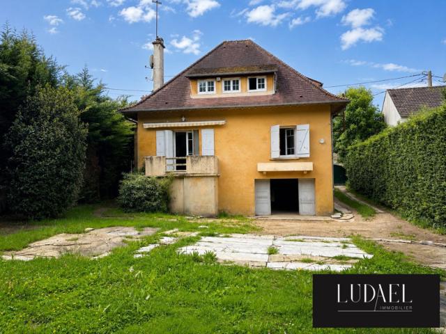 Maison familiale à rénover avec grand jardin, sous sol complet