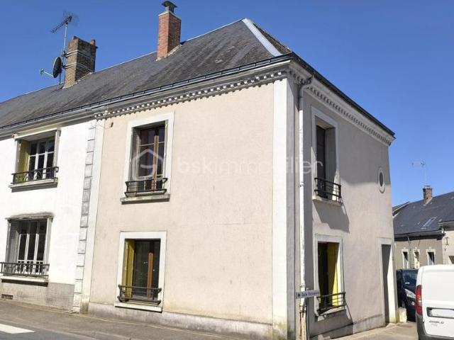 Maison familiale à rénover avec une superbe dépendance