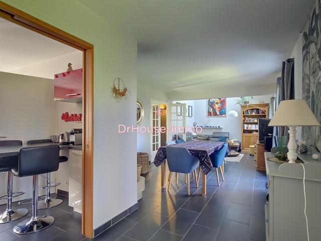 Maison familiale à vendre à Croissy beaubourg Seine et Marne Ile de France 5 chambres cheminée garage jardin clos