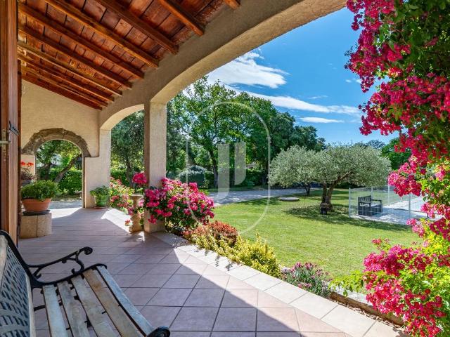 Maison familiale à vendre à Saint Quentin la Poterie avec pi. 138m² Saint Quentin la Poterie