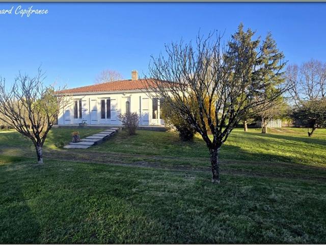 Maison familiale à vendre 4 pièces TERNANT 17 VIE PLAIN PED + dépendances environ 5000m² terrain