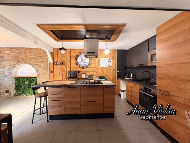 Maison familiale avec jardin et terrasse à vendre 7 pièces de 157 m² à SAINT MATHIEU DE TREVIERS 34