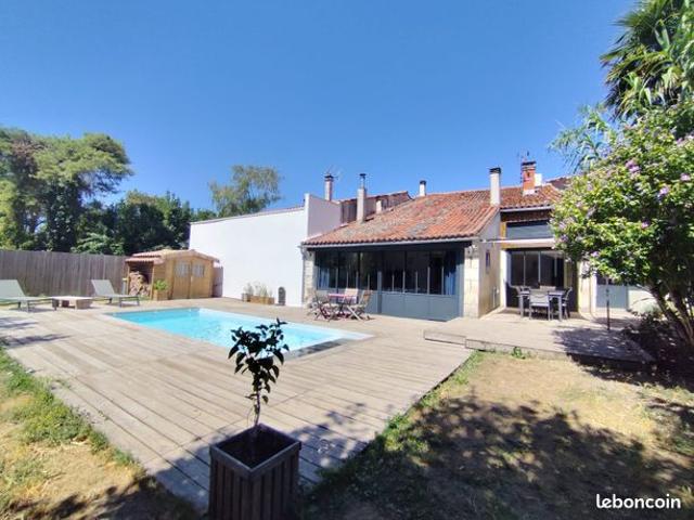 MAISON FAMILIALE AIGREFEUILLE Centre 6 chambres + bureau + salle de jeux sur parcelle 8093m²