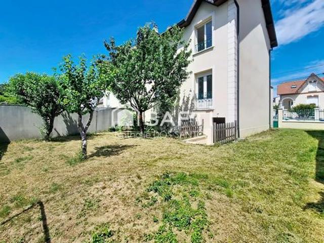 Maison familiale beaux volumes Combles aménageables et sous sol total