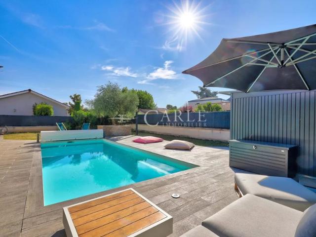 Maison familiale contemporaine d’environ 153 m² avec piscine et jardin paysagé
