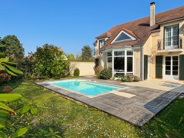 MAISON FAMILIALE CONTEMPORAINE DE 180M2 PROCHE ECOLES ET TRA