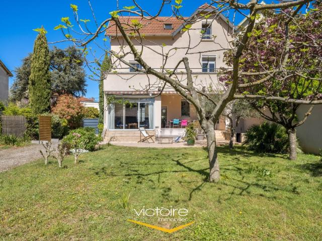 MAISON FAMILIALE D’EXCEPTION – 6 CHAMBRES – BEAU JARDIN – MONTCHAT