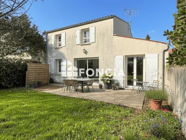 MAISON FAMILIALE dans bourg tous commerces