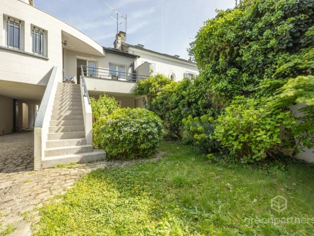 MAISON FAMILIALE DANS LE QUARTIER DES ÉCRIVAINS
