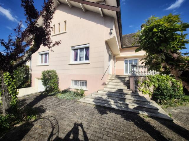 Maison familiale de caractère 160 m2 Sous sol complet