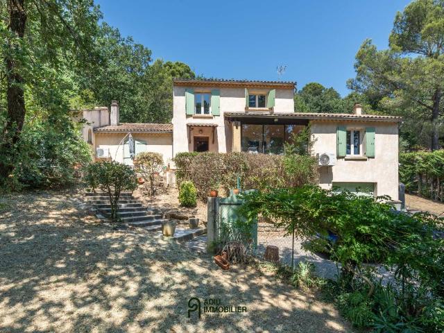 Maison familiale avec jardin de plus de 4000 m² dans un bel environnement