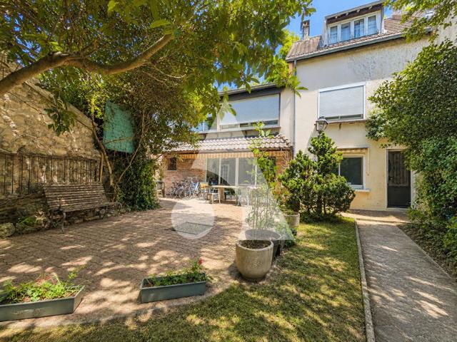 Maison familiale de caractère avec studio indépendant à La Frette sur Seine