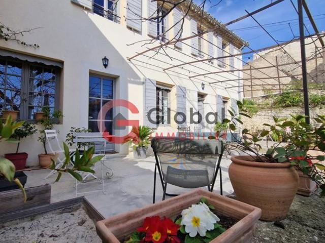 Maison familiale de caractère avec terrasse et jardin | Lanç
