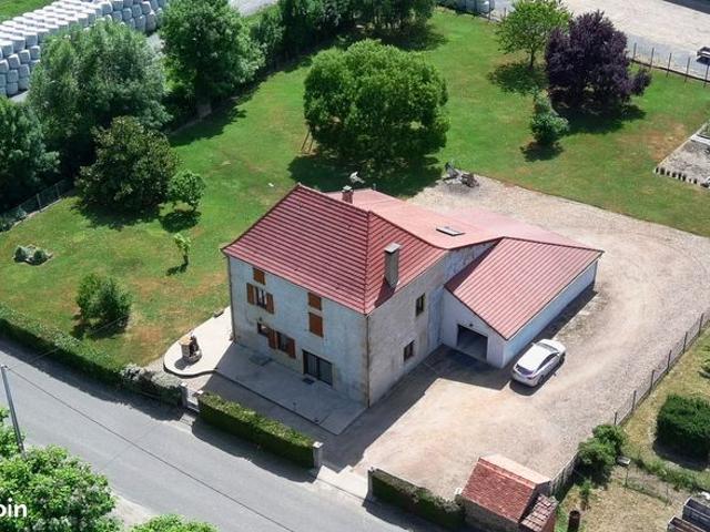 Maison familiale de caractère avec 245 m² habitable, dépendances sur 3700 m² de terrain