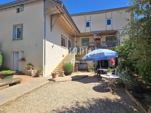 Maison familiale de caractère de 222m2 avec dépendances Idéale pour gîtes, chambres d'hôtes