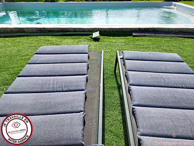 Maison familiale de plain pied 105m Piscine chauffée Terrain 800m²