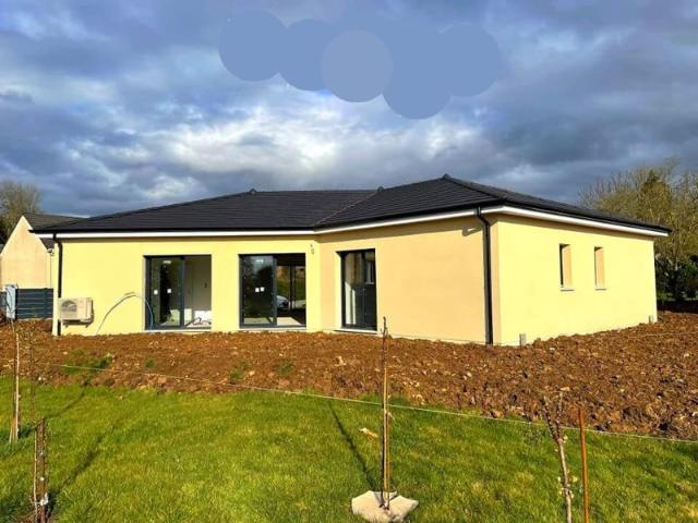 Maison familiale de plain pied avec 4 chambres et garage Saint Ouen du Breuil