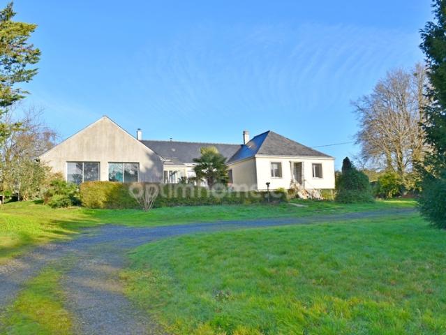 Maison familiale de plain pied avec grande piscine intérieure, aux portes de la Gacilly