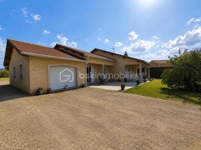 Maison familiale de plain pied de 170 m² avec 2 830 m² de terrain