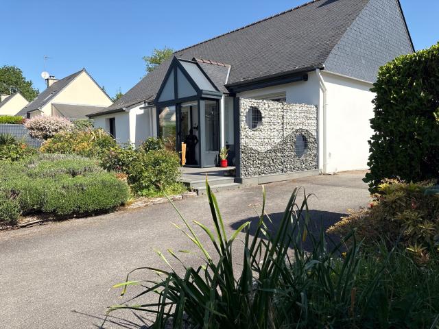 Maison familiale de plain pied sur terrain de 825 m2