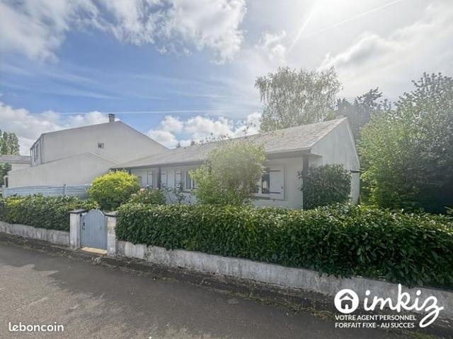Maison familiale de plein pied avec jardin