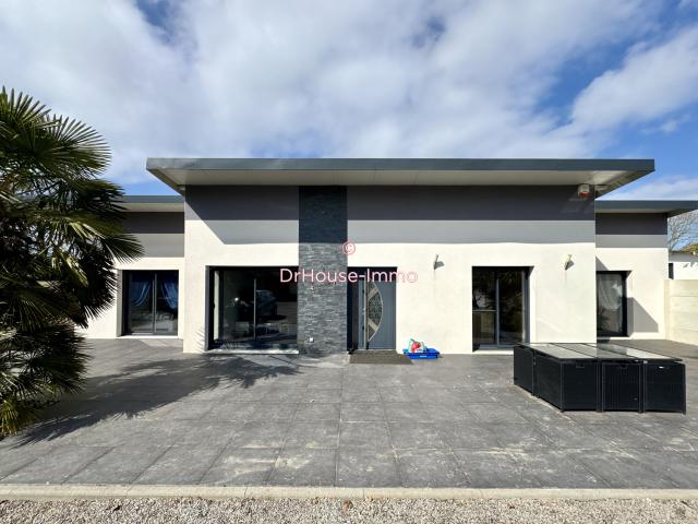 Maison familiale de plein pied de 6 pièces avec un vaste jardin et terrasse au calme